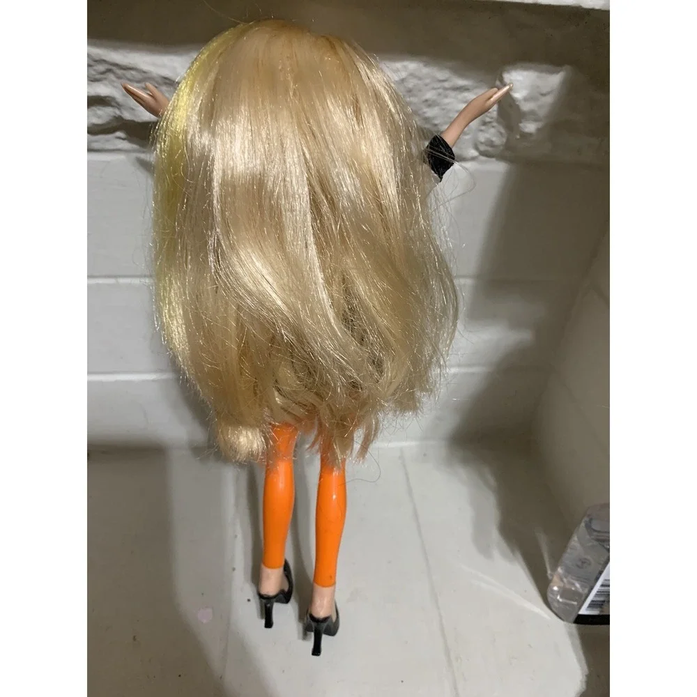 Bratz ICandy Cloe Doll Blue Eyes Blonde Hair Orange Legs ICandy 2005